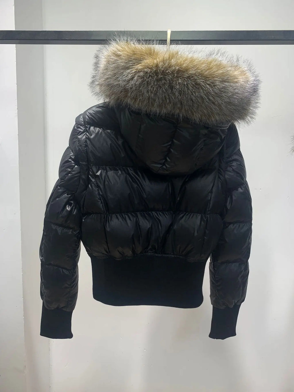 Doudoune « TrendNova Skyline Puffer » – Hiver Chic & Urbain ❄️🏙️